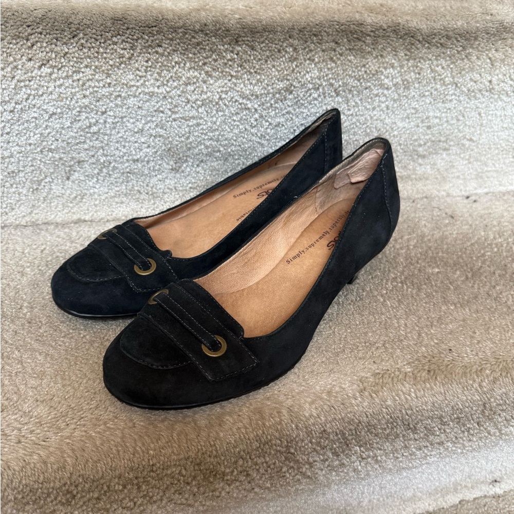 Softspots Black Suede Low Heel Kitten 10M 10